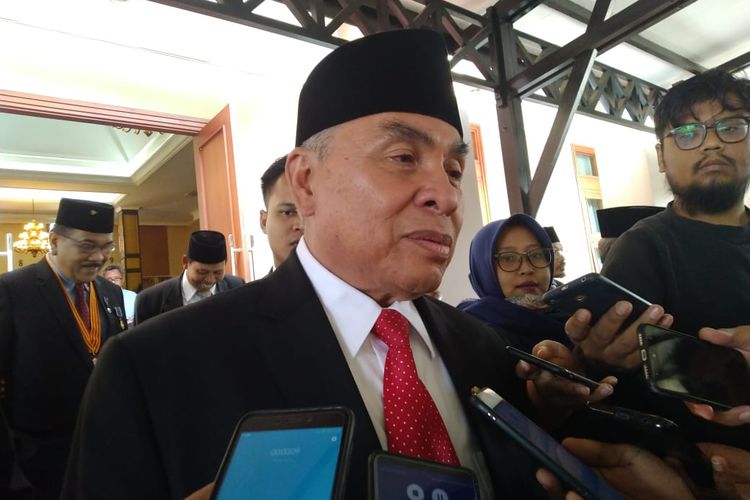 WARTAWAN BERTANYA, GUBERNUR KOREKSI, TIDAK ADA PABRIK SEMEN DI KARST
